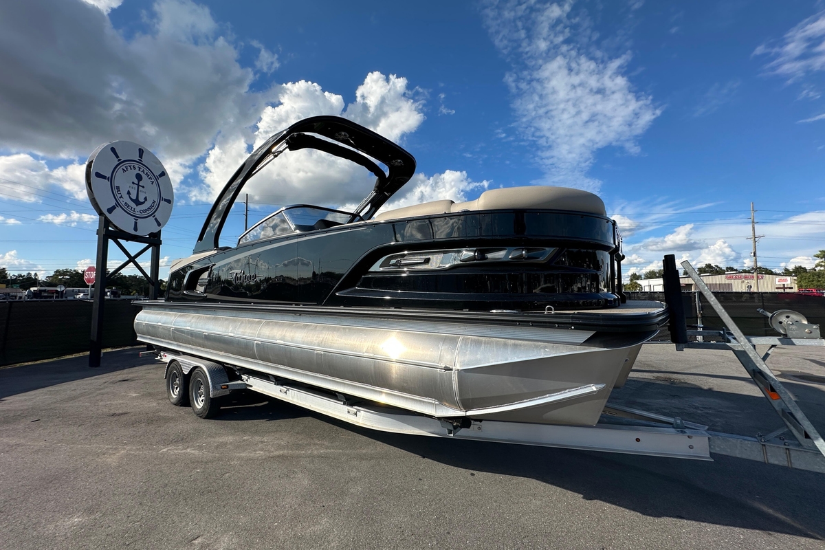2024 Tahoe Pontoon Grand Tahoe Elite Windshield 27 - Sold Boat