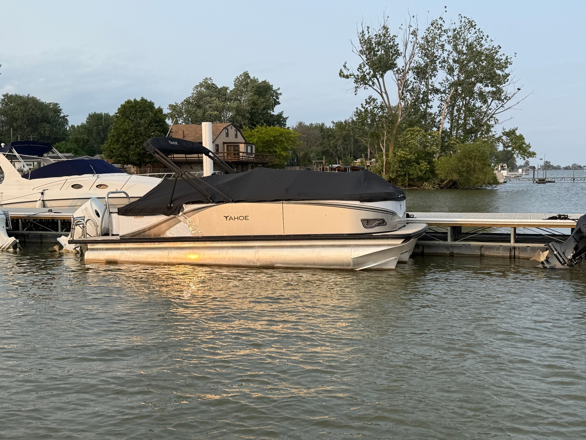 2025 Tahoe Pontoon LTZ Quad Lounger - Sold Boat