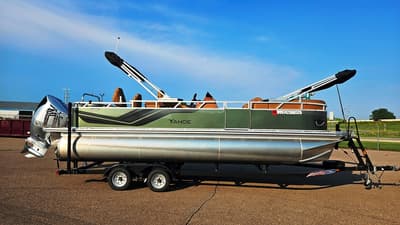 BOATZON | Tahoe Pontoons 2385 Rear Fish Tritoon w200 4Stroke and Trailer 2026