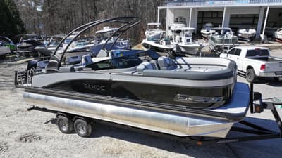 BOATZON | Tahoe Pontoons Cascade  Quad Lounger Shift Windshield 2026