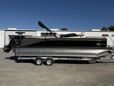 BOATZON | Tahoe Pontoons Cascade Quad Lounger Windshield 2026 BOATZON | Tahoe Pontoons Cascade Quad Lounger Windshield 2026