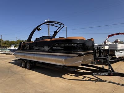 BOATZON | Tahoe Pontoons Grand Tahoe Elite Windshield 27 FT 2027