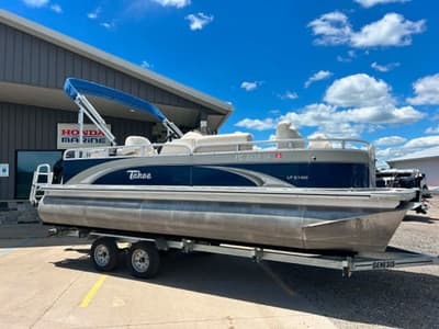 BOATZON | Tahoe Pontoons LT Bow Fish  Newer Motor 2014