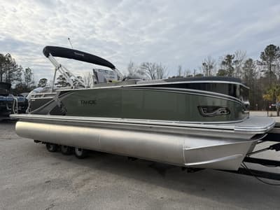 BOATZON | Tahoe Pontoons LTZ  Quad Lounger 2026