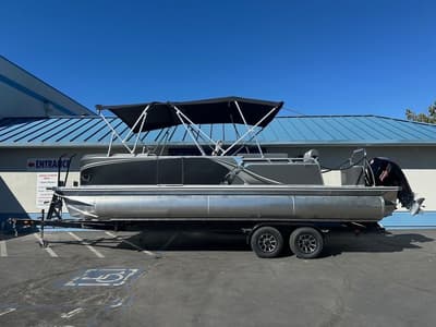 BOATZON | Tahoe Pontoons LTZ Quad Lounger Shift 23 FT 2026