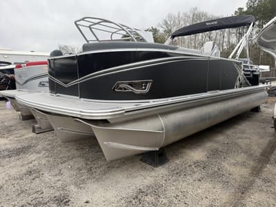 BOATZON | Tahoe Pontoons LTZ  Quad Lounger Shift 25E85 2026