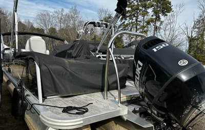 BOATZON | Tahoe Pontoons LTZ Versatile Rear Bench 24 2022