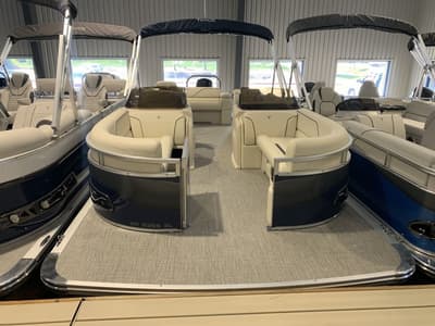 BOATZON | Tahoe Pontoons Sport 85 Elite Windshield 23 FT 2026