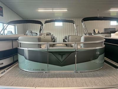 BOATZON | Tahoe Pontoons Sport Quad Lounge 2026