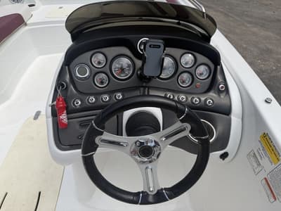 BOATZON | Tahoe® 215 Xi 2019