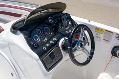 BOATZON | Tahoe® 215 Xi 2019