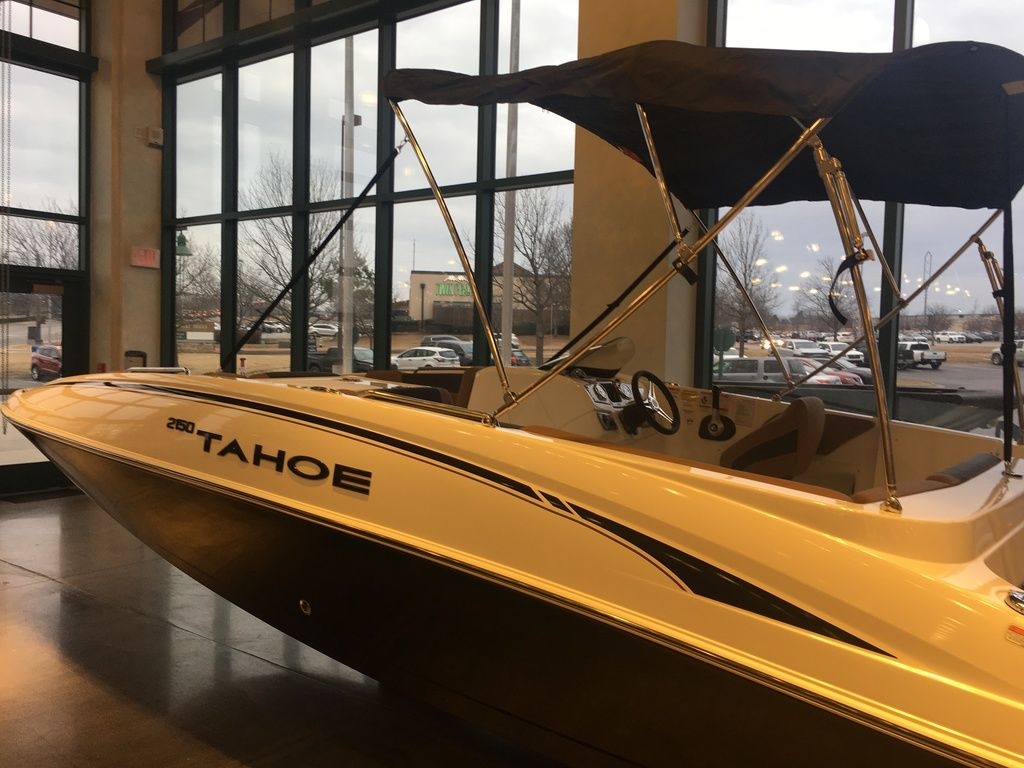 2026 Tahoe® 2150 - Sold Boat