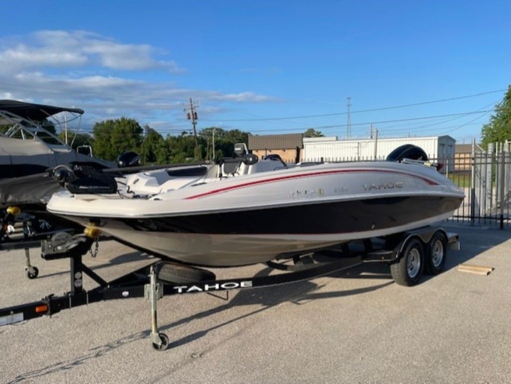 2016 Tahoe® 2150 Outboard - Sold Boat