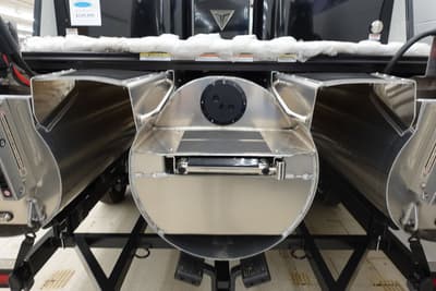 BOATZON | Tahoe Pontoons Cascade Quad Lounge Windshield 25 FT 2025