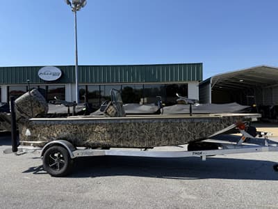 BOATZON | Thor Lake Hammer 1900 CC 140HPSEADECK FLOORING 2027