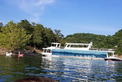 BOATZON | Thoroughbred Houseboat 21x103 2012