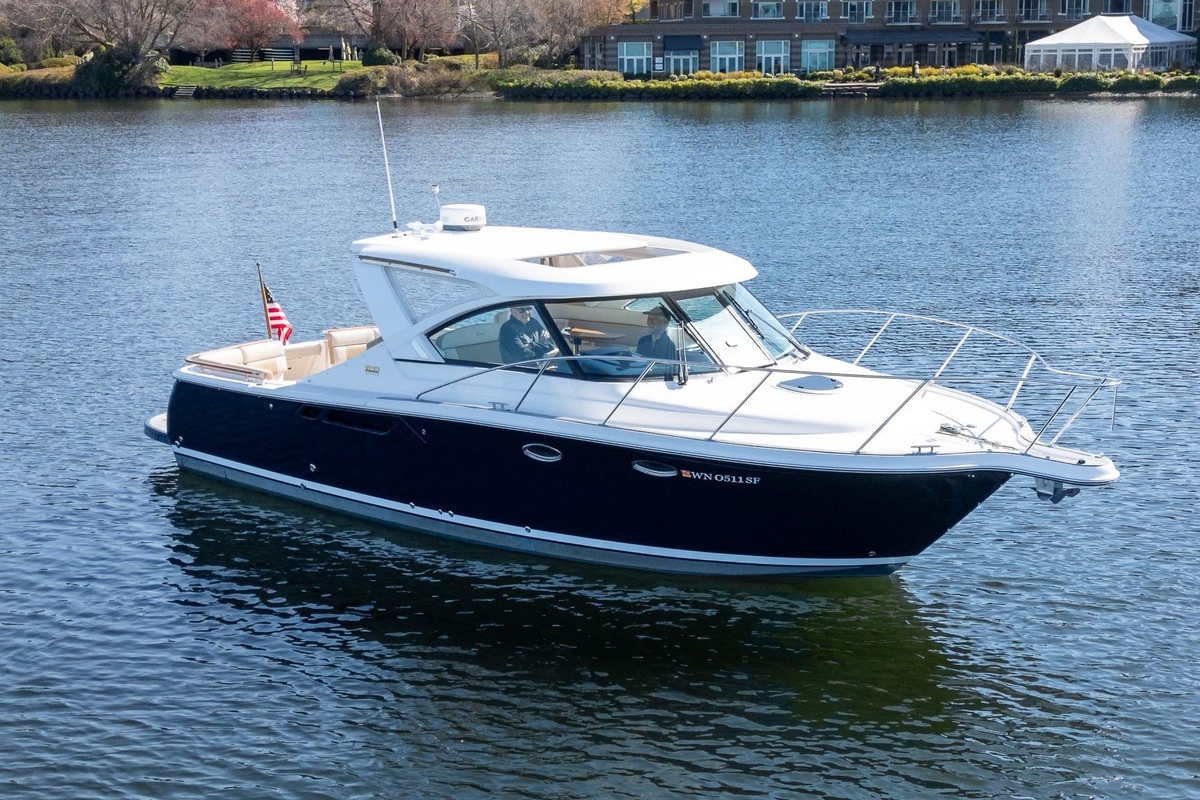 2014 Tiara Yachts 3100 Coronet - Sold Boat