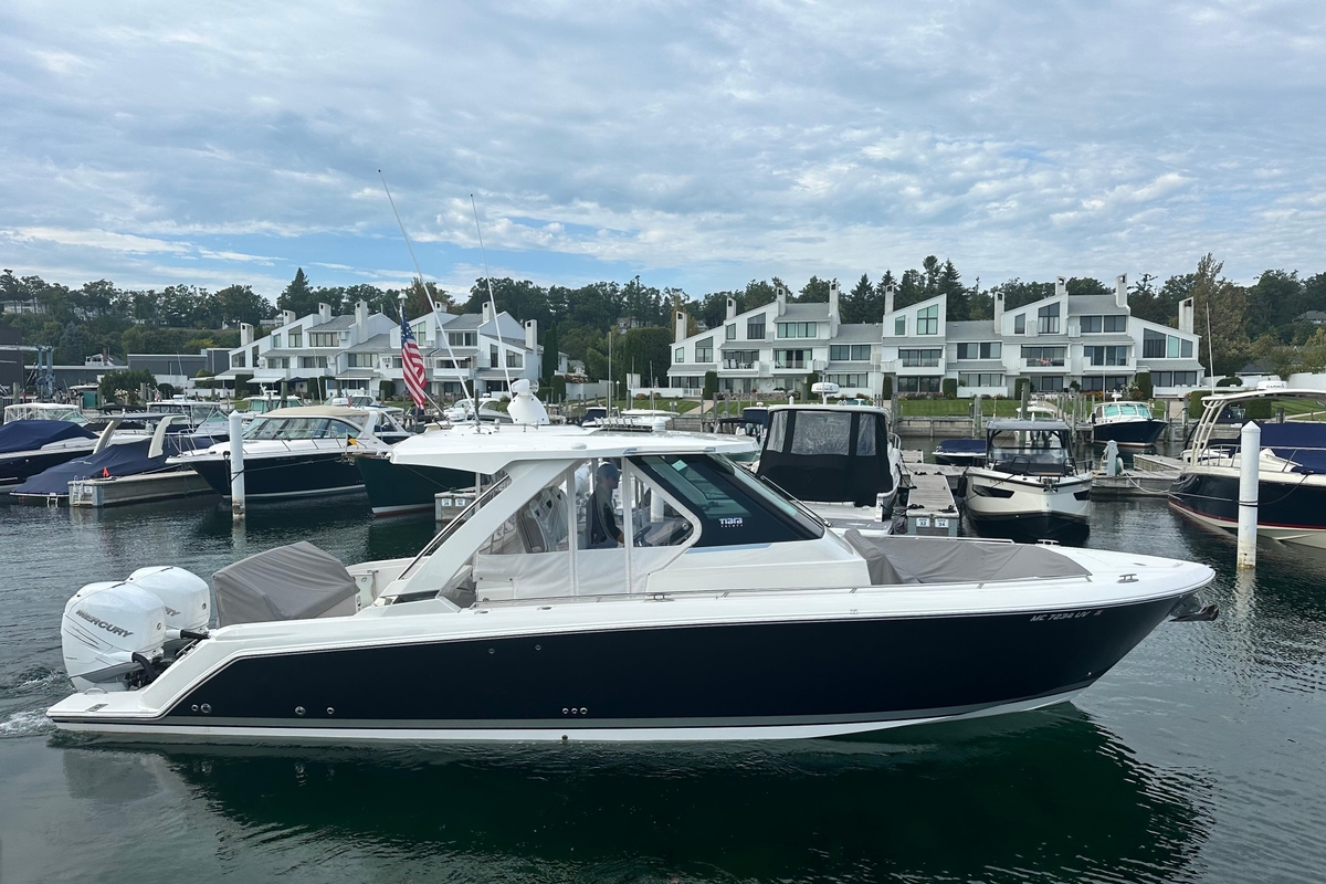 2023 Tiara Yachts 34 LS - Sold Boat