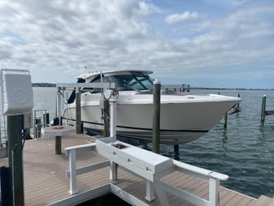 BOATZON | Tiara Yachts 34 LX 2021