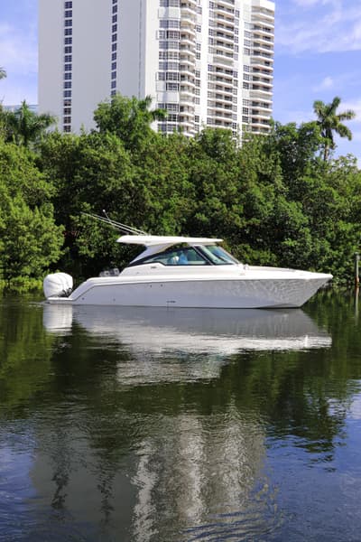 BOATZON | Tiara Yachts 34 LX 2021