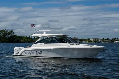 BOATZON | Tiara Yachts 34 LX 2021
