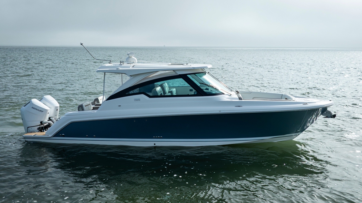2025 Tiara Yachts 34 LX - Sold Boat
