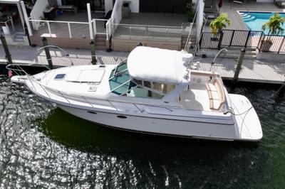 BOATZON | Tiara Yachts 3500 Express 2000 BOATZON | Tiara Yachts 3500 Express 2000