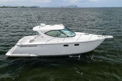 BOATZON | Tiara Yachts 3500 Sovran LE 2010