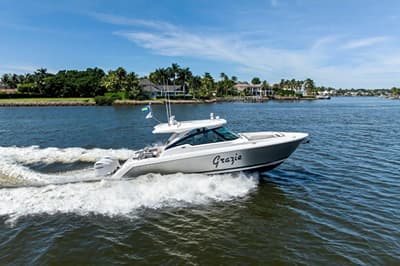 BOATZON | Tiara Yachts 38 LX 2020
