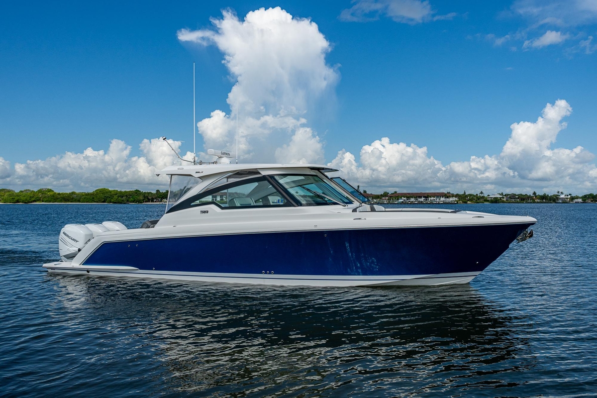 Tiara Yachts 38 LX 2021