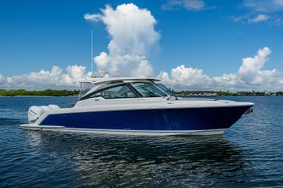 BOATZON | Tiara Yachts 38 LX 2021