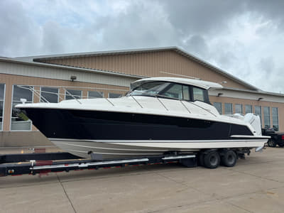 BOATZON | Tiara Yachts 39LE 2027