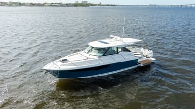 BOATZON | Tiara Yachts 43 LE 2021