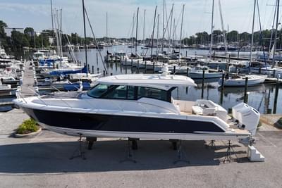 BOATZON | Tiara Yachts 43 LE 2026