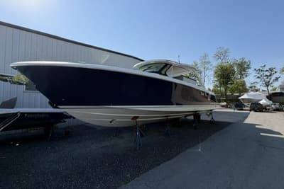 BOATZON | Tiara Yachts 43 LS 2022