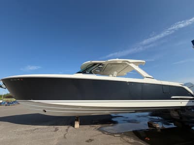 BOATZON | Tiara Yachts 43 LS 2022