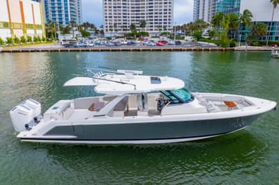 BOATZON | Tiara Yachts 43 LS 2024