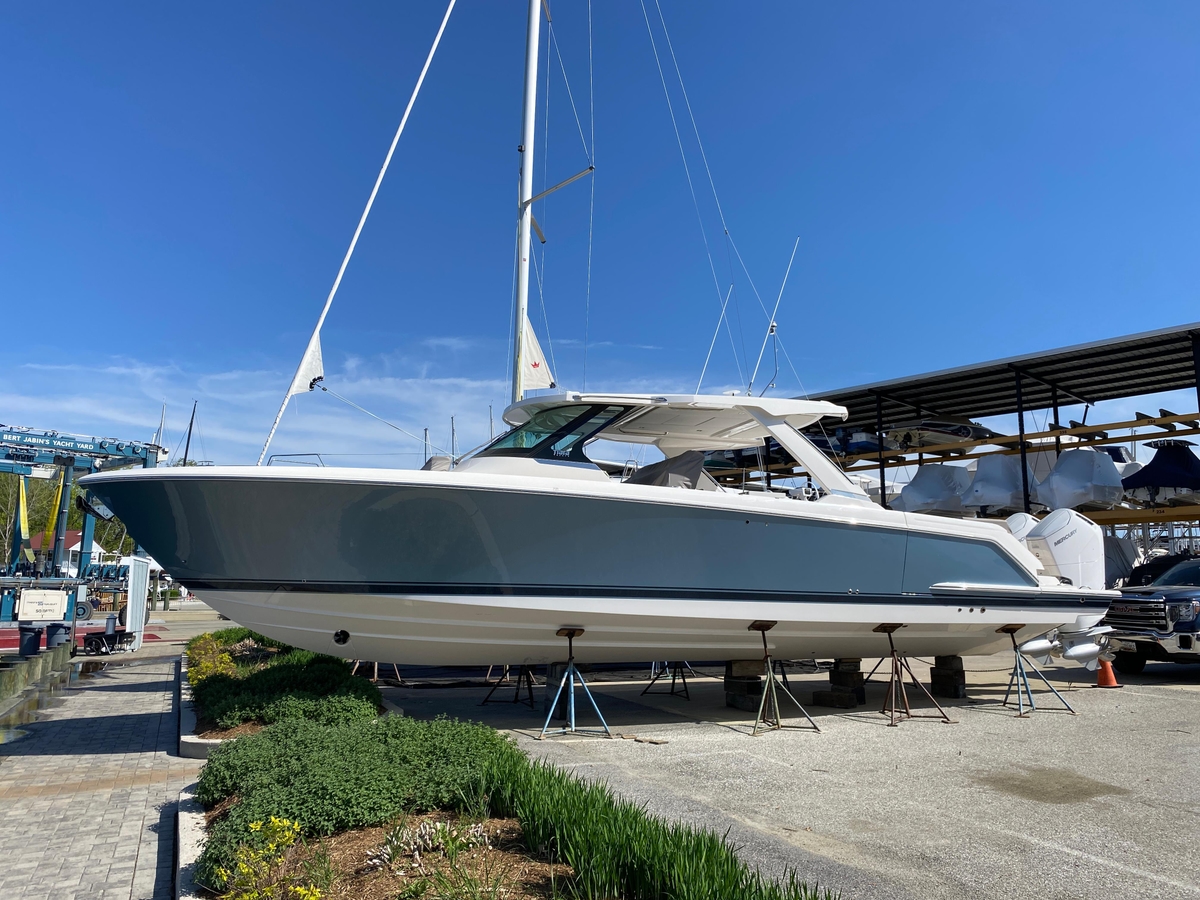 2025 Tiara Yachts 43 LS - Sold Boat