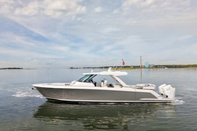 BOATZON | Tiara Yachts 43 LS 2025