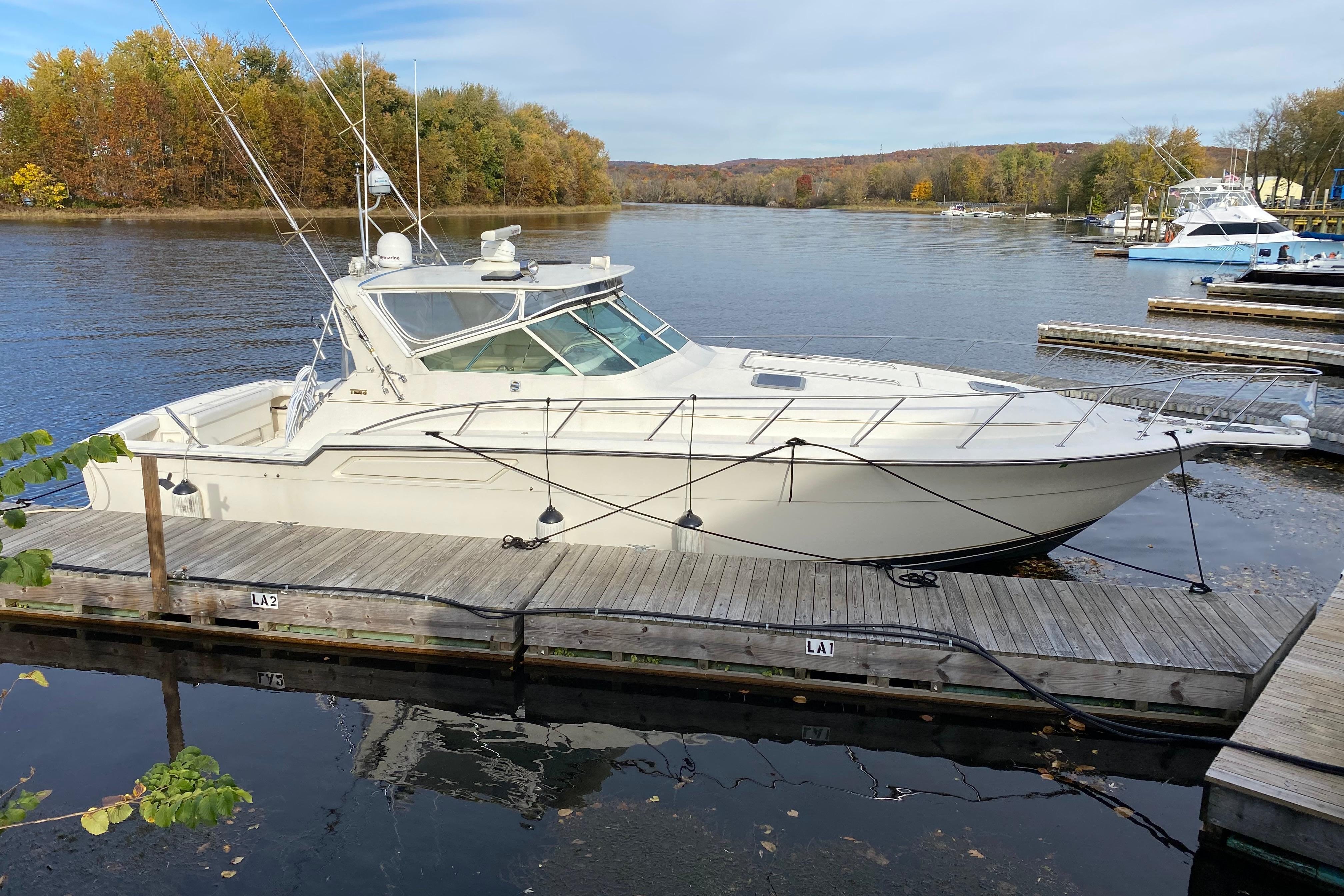 Used Tiara Yachts 4300 Open 1996 for sale in Bourne, Massachusetts