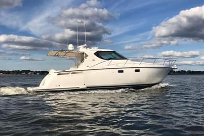 BOATZON | Tiara Yachts 4300 Sovran 2008