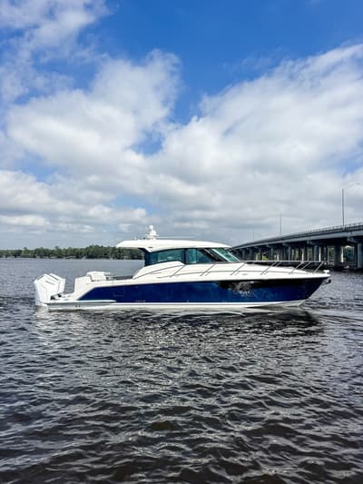 BOATZON | Tiara Yachts 43LE 2026