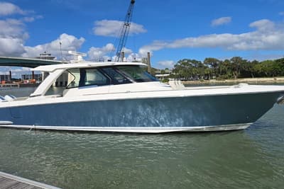 BOATZON | Tiara Yachts 48 LS 2023