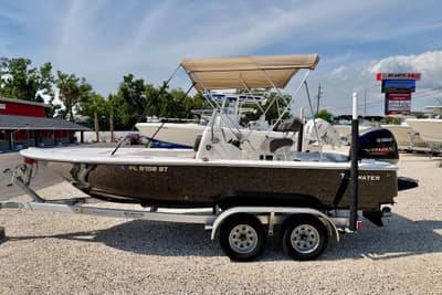 BOATZON | Tidewater 1910 Bay Max 2021