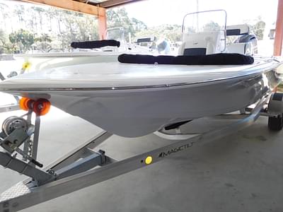 BOATZON | Tidewater 1910 Bay Max 2025