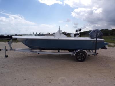 BOATZON | Tidewater 1910 Bay Max 2026