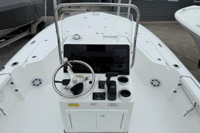 BOATZON | Tidewater 1910 Bay Max 2026