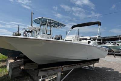 BOATZON | Tidewater 1910 Bay Max 2027
