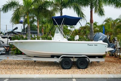 BOATZON | Tidewater 196 CC Adventure 2011