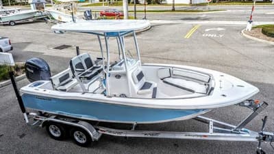 BOATZON | Tidewater 210 CC Adventure 2024